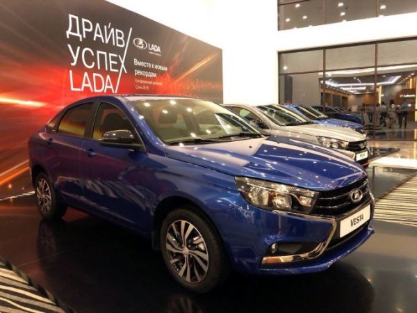 Lada Vesta Exclusive получила унифицированную окраску зеркал