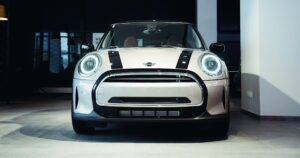 MINI представляет в России ограниченную серию хэтчбеков MINI Camden Edition