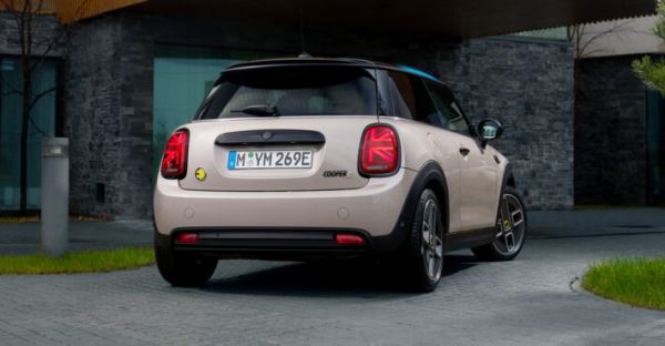 На рынке РФ начался прием предзаказов на новый электрический хэтчбек MINI Cooper SE