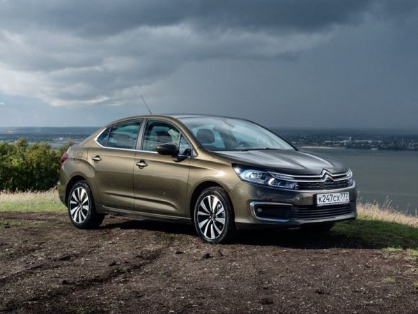 Российские Citroen C4 и Peugeot 408 лишились дизельных моторов